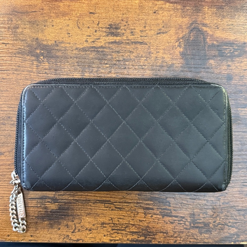 Chanel Black Quilted Zip Wallet w/COA & intact holo - Picture 3 of 16